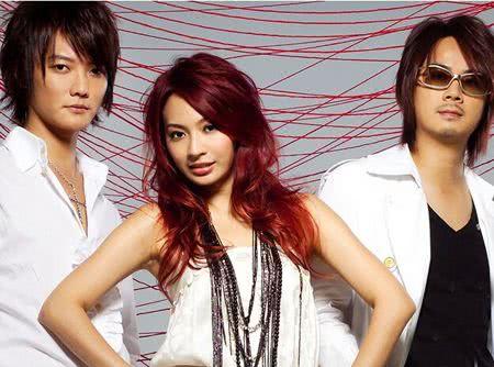 飞儿乐队阿沁资料,飞儿乐队灵魂吉他手的音乐传奇