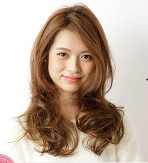 中发大卷发型图片,时尚潮流的优雅演绎